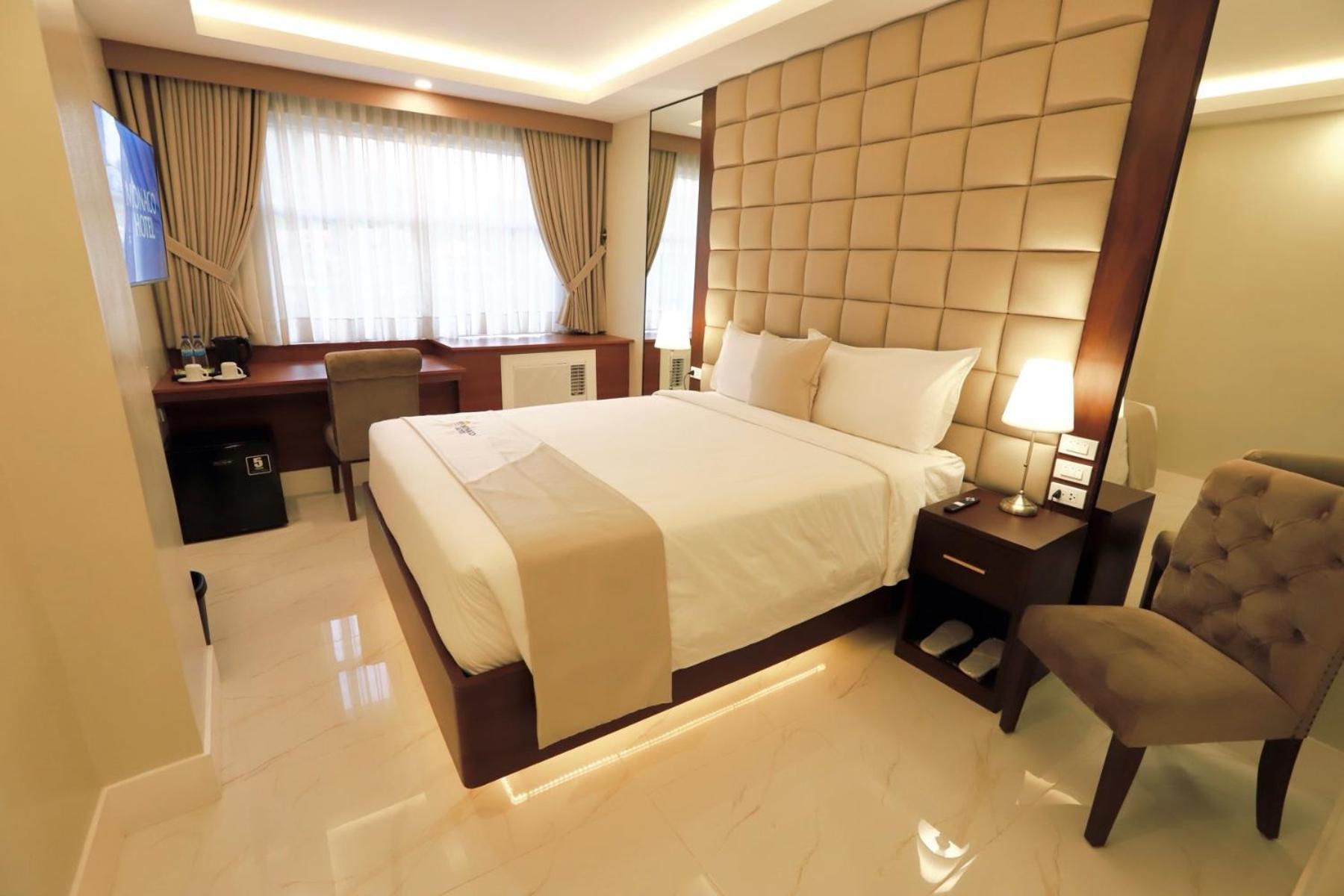 Monaco Hotel Taytay  Exterior photo